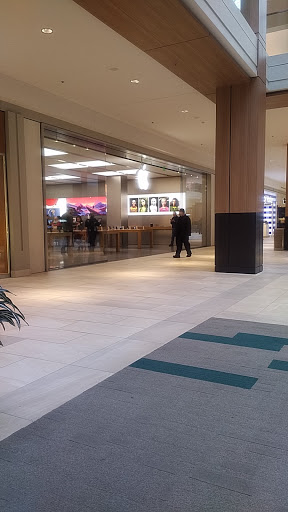 Computer Store «Apple Rosedale Center», reviews and photos, 1010 Rosedale Shopping Center, Roseville, MN 55113, USA