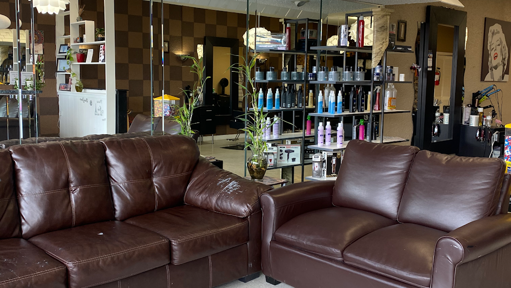 Joshua's VIP Salon 60652