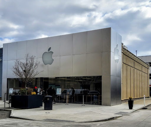 Computer Store «Apple Suburban Square», reviews and photos, 61 Saint James Pl, Ardmore, PA 19003, USA