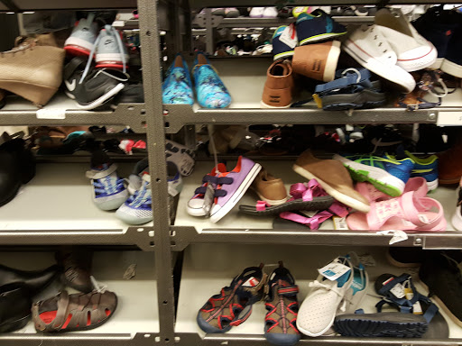 Department Store «Nordstrom Rack Topanga», reviews and photos, 21490 Victory Blvd, Woodland Hills, CA 91367, USA