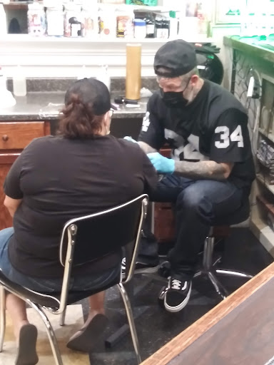 Tattoo Shop «Royal Peacock Tattoo Parlor», reviews and photos, 2101 P St, Sacramento, CA 95816, USA