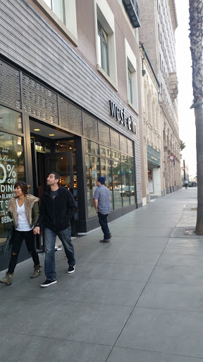 Furniture Store «west elm», reviews and photos, 248 E Colorado Blvd, Pasadena, CA 91101, USA