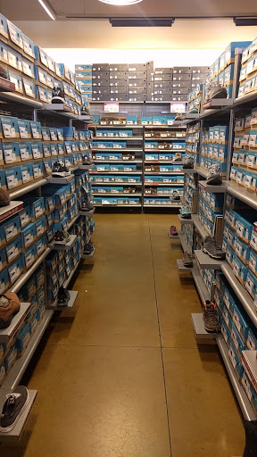 Sportswear Store «Columbia Sportswear Outlet Store at Outlets at Anthem», reviews and photos, 4250 W Anthem Way, Phoenix, AZ 85086, USA