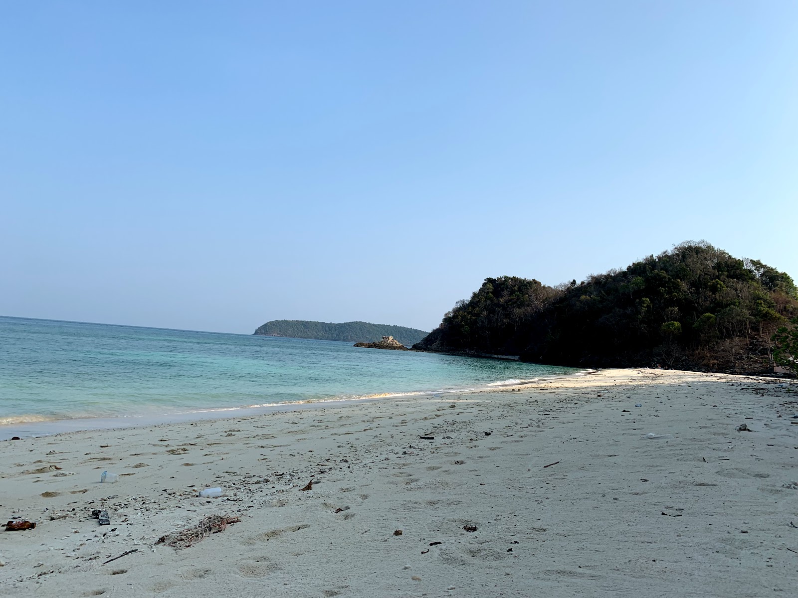 Foto von Koh Lon Beach mit beiger sand Oberfläche