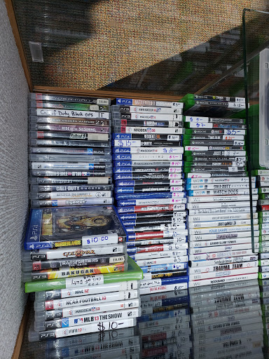 Pawn Shop «SILVER LINING JEWELRY AND LOAN GRESHAM», reviews and photos, 300 SE 181st Ave, Portland, OR 97233, USA