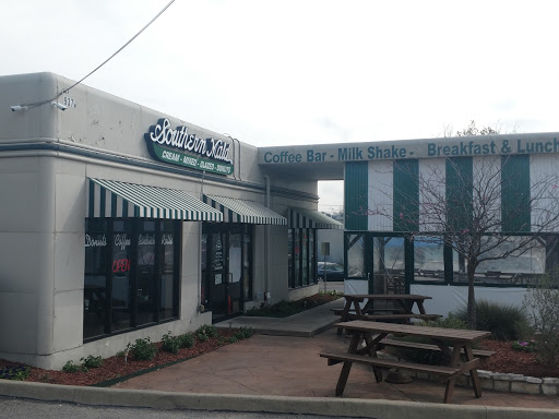 Donut Shop «Southern Maid Donuts», reviews and photos, 937 W Davis St, Dallas, TX 75208, USA