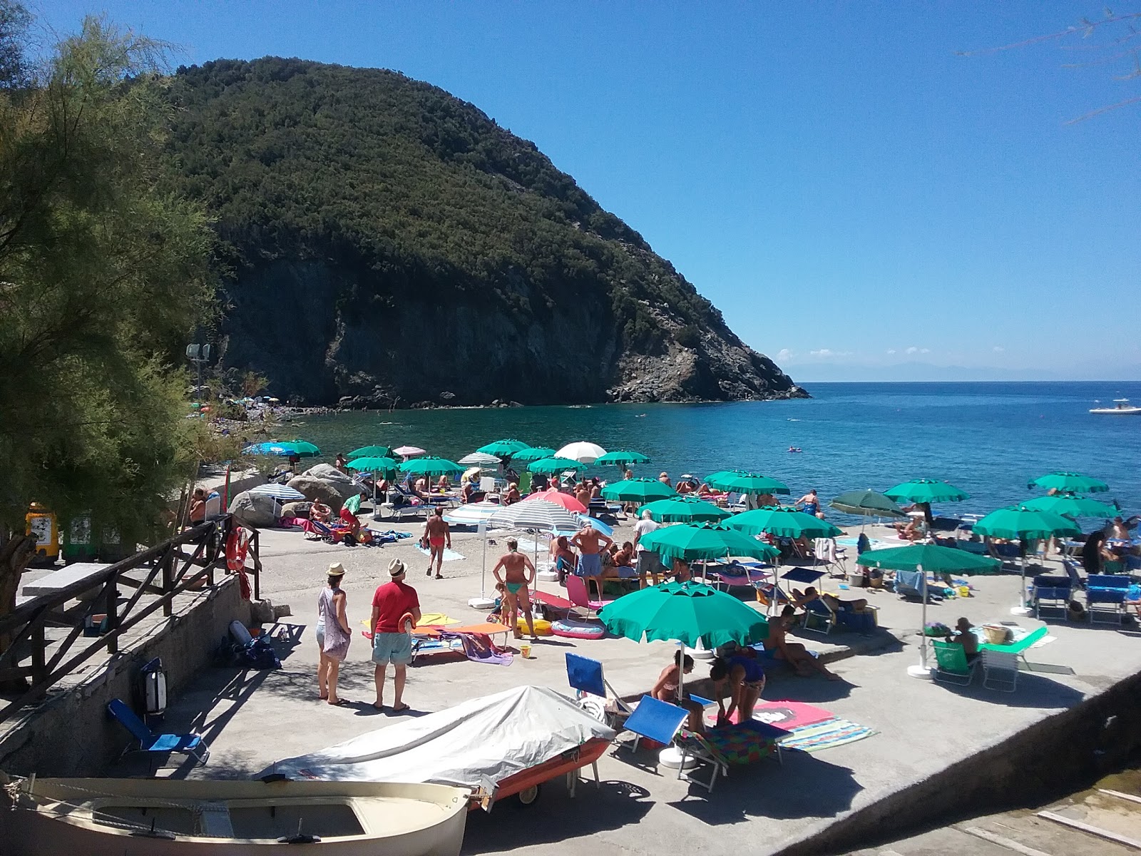 Foto von Spiaggia di Patresi mit kleine bucht