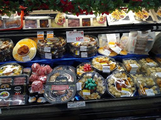 Supermarket «Giant Eagle Supermarket», reviews and photos, 1201 Mentor Ave, Painesville, OH 44077, USA