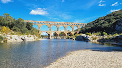 Foto von Plage le Pont du Gard mit sehr sauber Sauberkeitsgrad