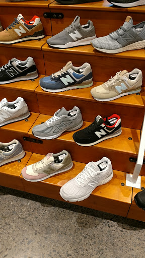 Shoe Store «Champs Sports», reviews and photos, 160 N Gulph Rd, King of Prussia, PA 19406, USA