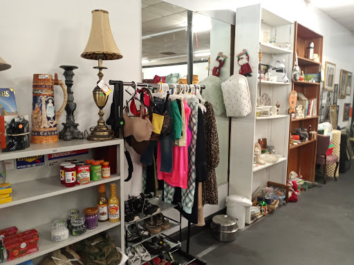 Shopping Mall «Village Square Shopping Center», reviews and photos, 2800 Recker Hwy, Winter Haven, FL 33880, USA