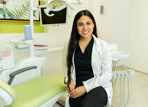 Debra Baqueiro | Periodoncia e Implantología