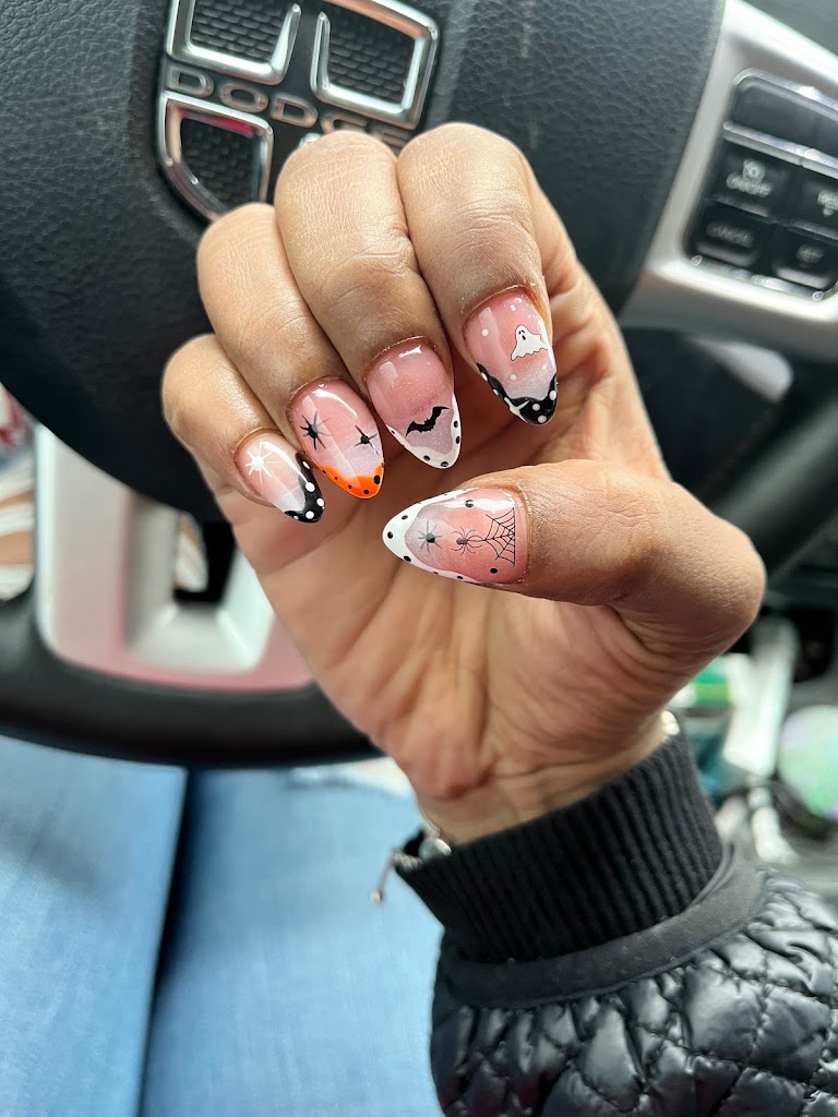 World Nail Salon Fort Wayne, IN 46805 Services and Reviews