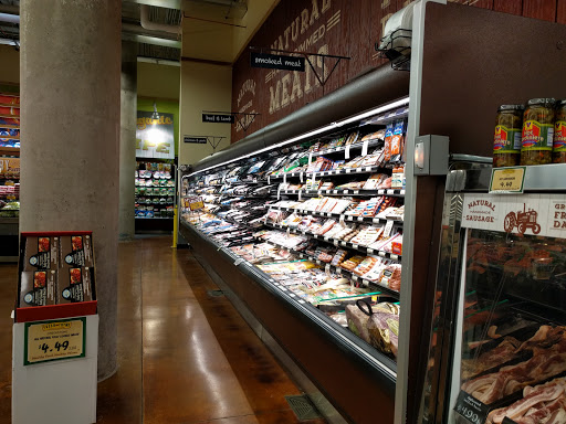 Grocery Store «Fresh Thyme Farmers Market - Milwaukee», reviews and photos, 470 E Pleasant St, Milwaukee, WI 53202, USA