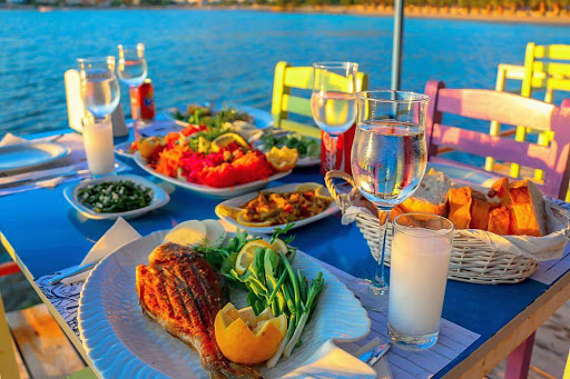 Yakamoz Restaurant & Beach Ayhan Can