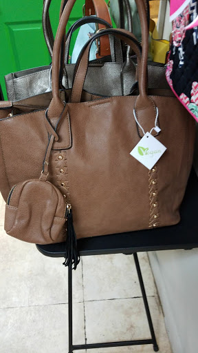 Gift Shop «GEORGIA THREADS Apparel and Gifts», reviews and photos, 98 E Main St NE, Buford, GA 30518, USA