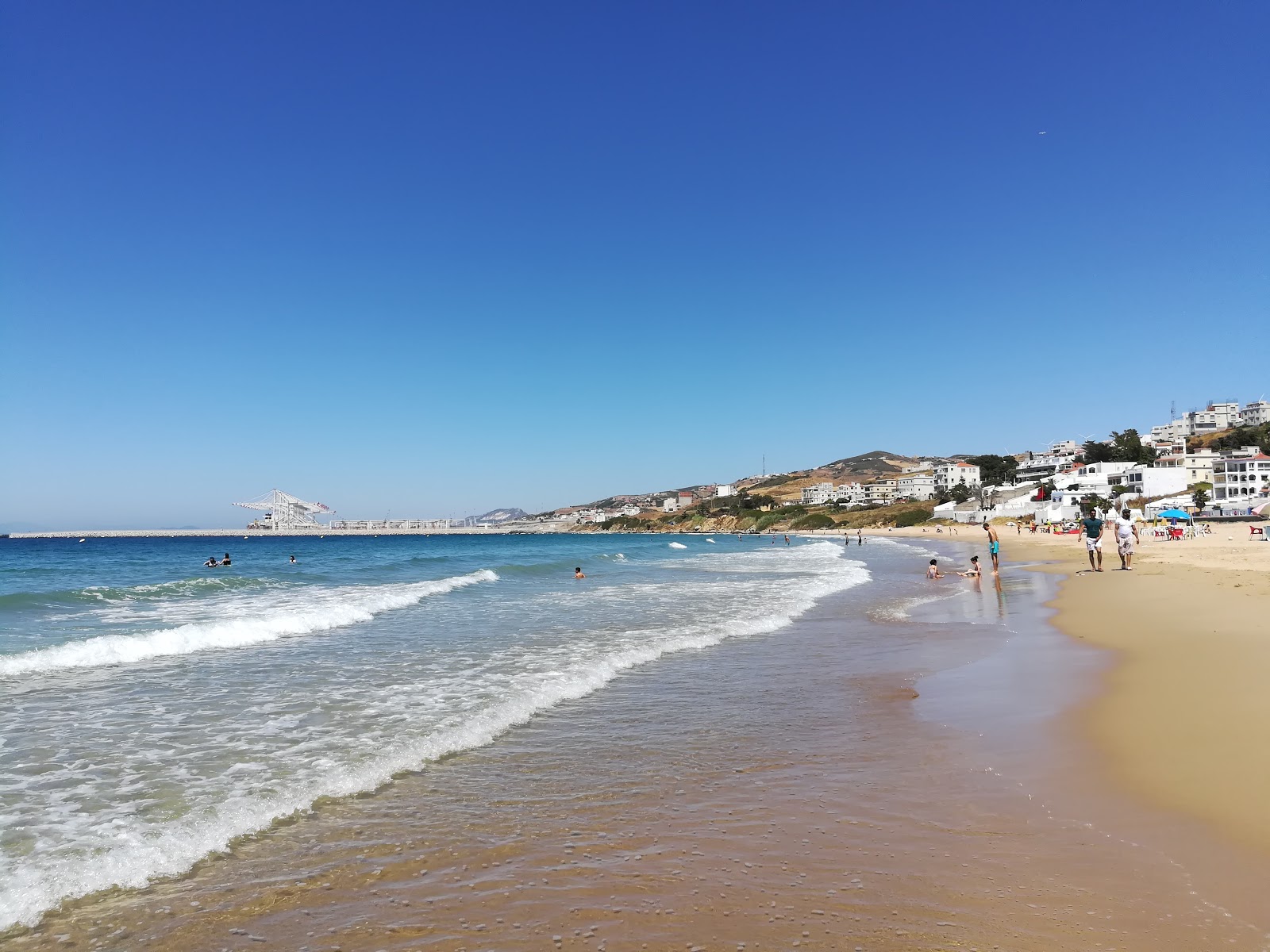 Φωτογραφία του Plage Public με μπεζ άμμος επιφάνεια