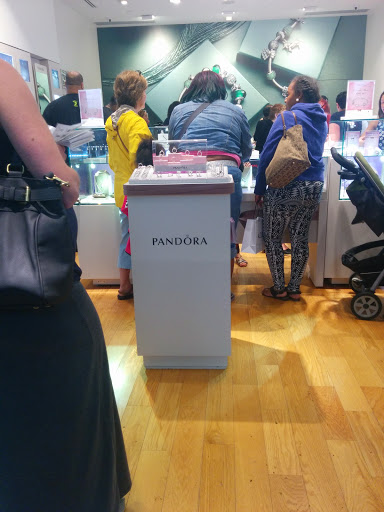 Shopping Mall «Stony Point Fashion Park», reviews and photos, 9200 Stony Point Pkwy, Richmond, VA 23235, USA