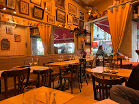 Atmosphère du Restaurant français L'assiette Sur La Place à Lyon - n°1