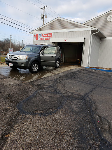 Petit's Auto Wash en Akron