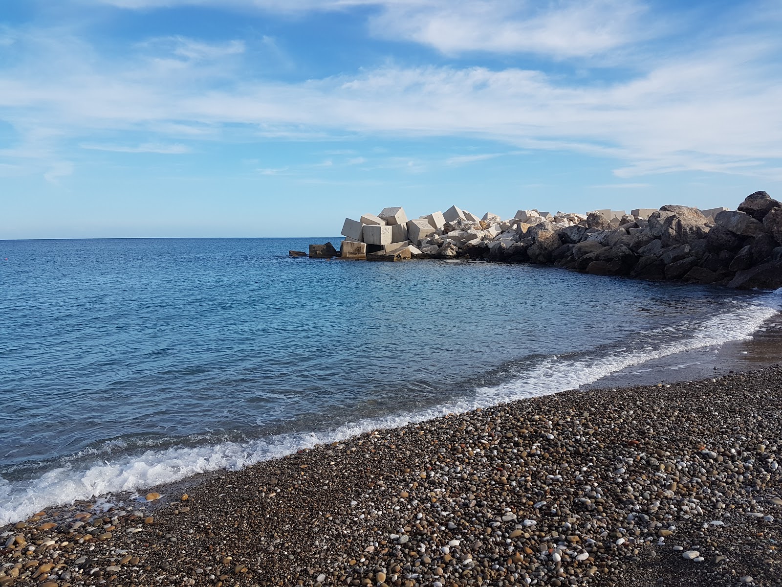 Spiaggia di Termini Imerese'in fotoğrafı geniş bir kıyı şeridi ile birlikte