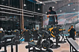 Gold’s Gym image
