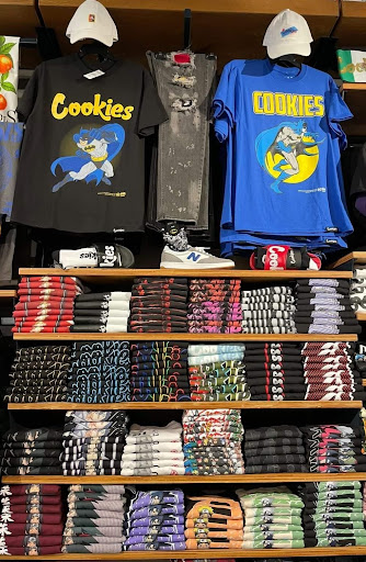 Clothing Store «Zumiez», reviews and photos, 2655 Richmond Ave #2320, Staten Island, NY 10314, USA