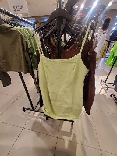 Clothing Store «H&M», reviews and photos, 11800 W Broad St # 1012, Richmond, VA 23233, USA