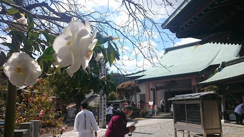 種間寺駐車場