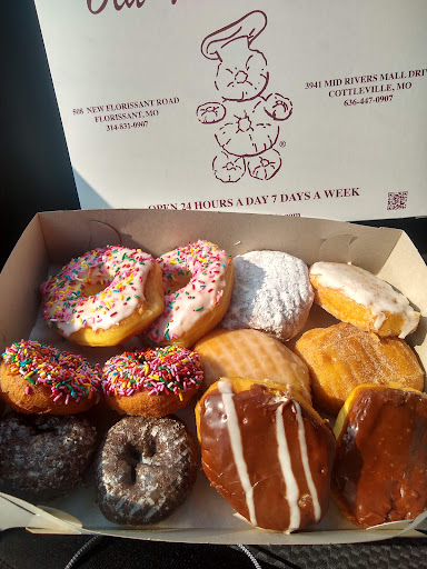 Donut Shop «Old Town Donut Shop», reviews and photos, 3941 Mid Rivers Mall Dr, St Peters, MO 63376, USA