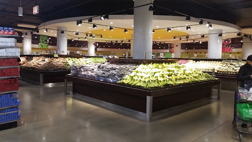 Supermarket «Cermak Fresh Produce», reviews and photos, 4000 W Diversey Ave, Chicago, IL 60639, USA