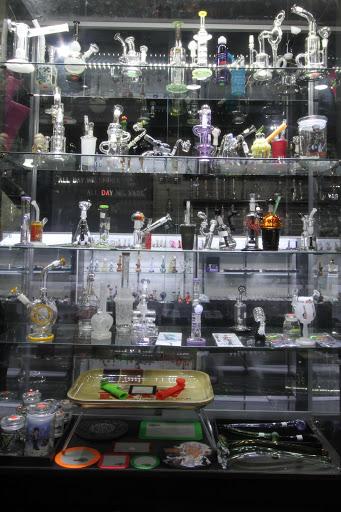 Tobacco Shop «Rock N Roll It Smoke Shop», reviews and photos, 301 S Orlando Ave, Winter Park, FL 32789, USA
