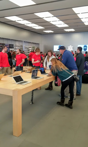 Computer Store «Apple Easton Town Center», reviews and photos, 4210 The Strand, Columbus, OH 43219, USA