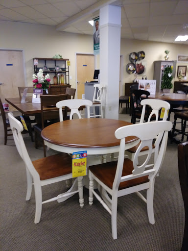 Furniture Store «Raymour & Flanigan Furniture and Mattress Store», reviews and photos, 3375 Berlin Turnpike, Newington, CT 06111, USA