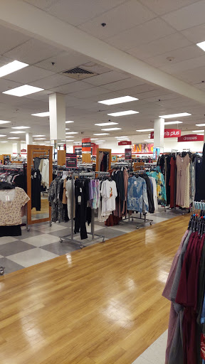 Department Store «T.J. Maxx», reviews and photos, 425 Tunxis Hill Cut Off, Fairfield, CT 06825, USA