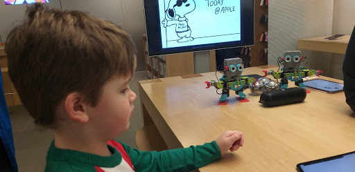 Computer Store «Apple Suburban Square», reviews and photos, 61 Saint James Pl, Ardmore, PA 19003, USA