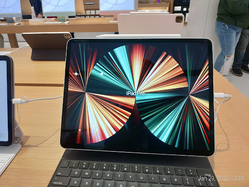 Apple Stoneridge Mall image