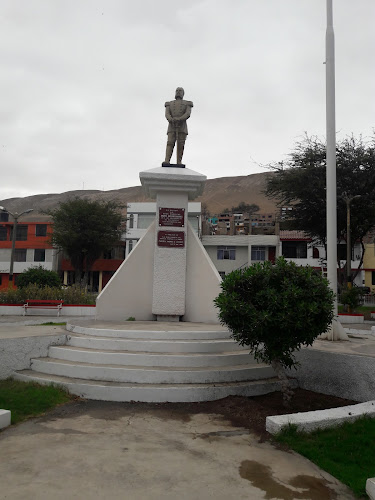 Plaza Andres Avelino Caceres,Ilo,Moquegua,Peru - Aparcamiento