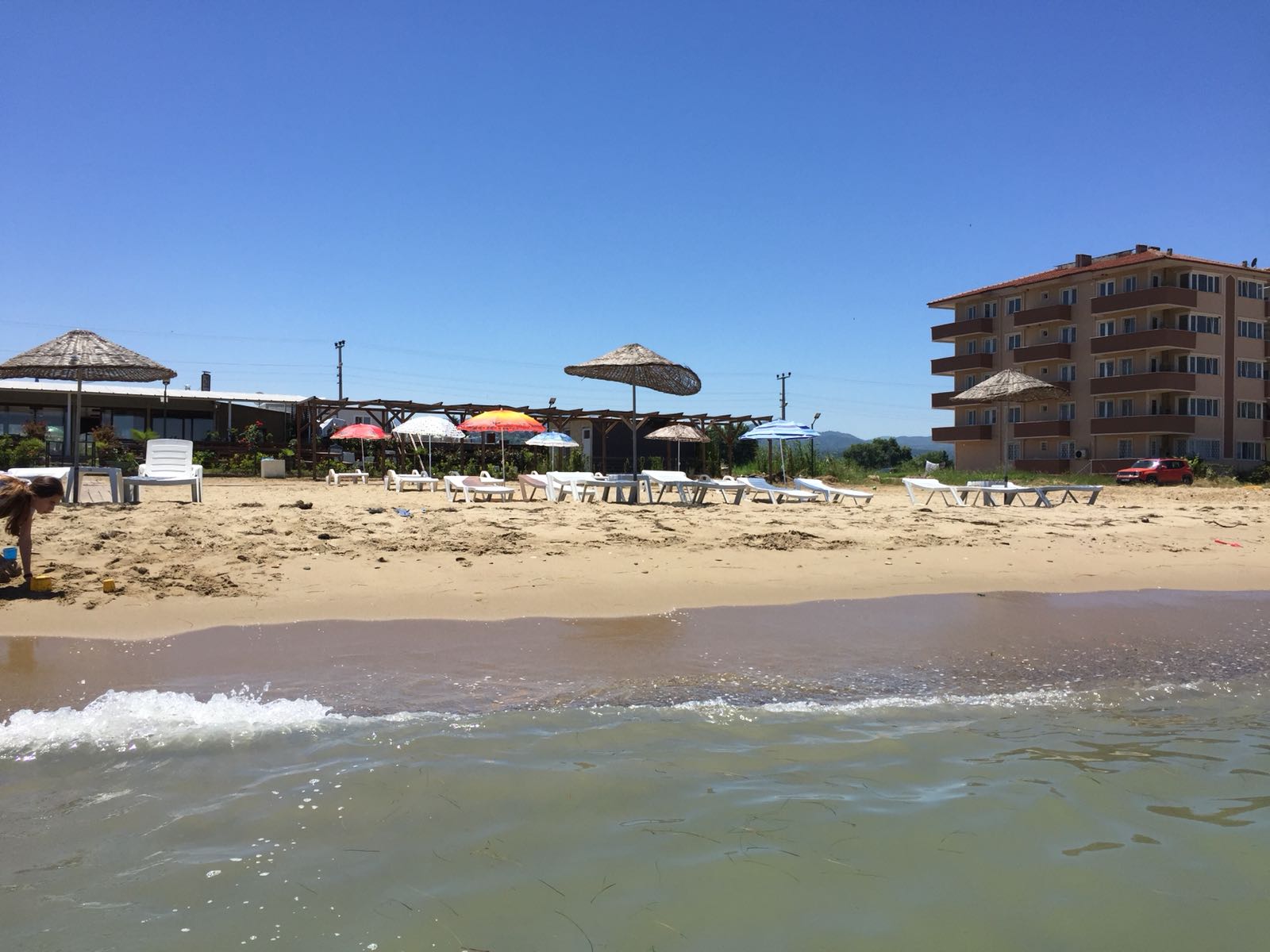 Fotografie cu Akraba beach cu o suprafață de nisip maro