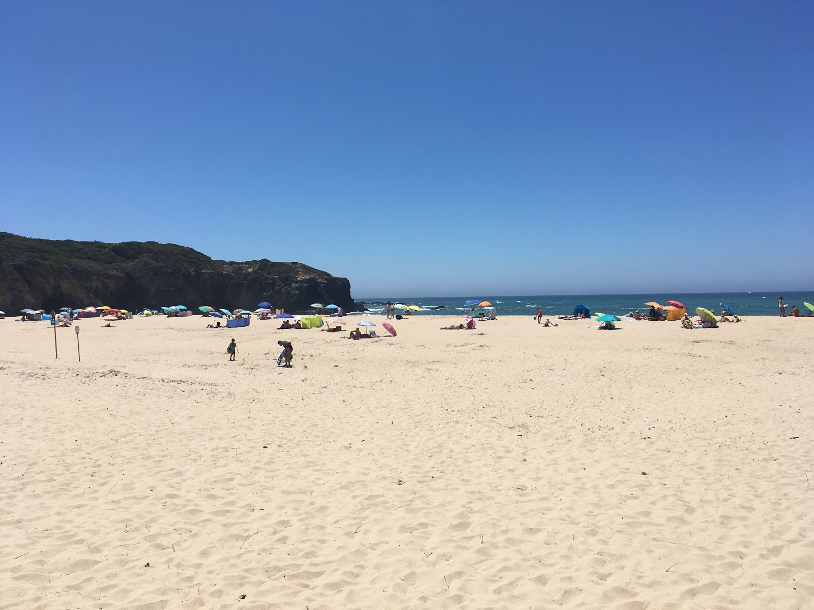 Praia das Furnas的照片 带有碧绿色纯水表面