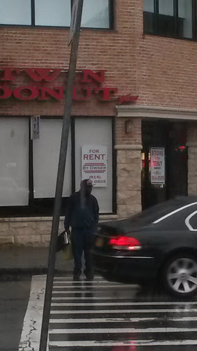 Donut Shop «Twin Donut», reviews and photos, 471 Main St, New Rochelle, NY 10801, USA