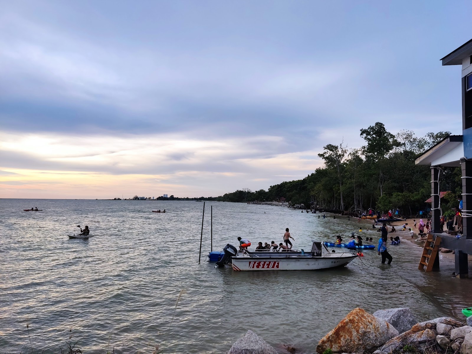 Foto van Siring Beach en de nederzetting
