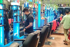 Bombay hairstyles and men's beauty parlour image