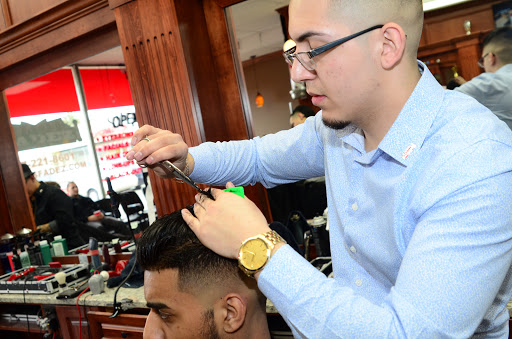 Barber Shop «Famous Fadez Schaumburg», reviews and photos, 853 E Algonquin Rd, Schaumburg, IL 60173, USA