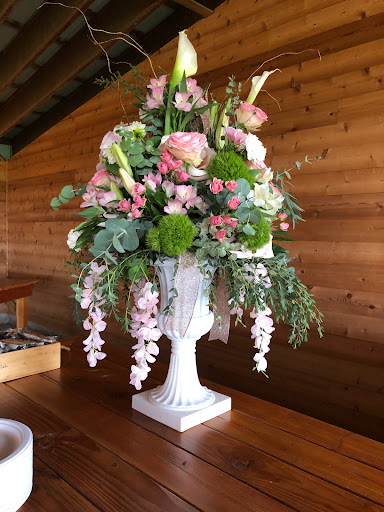 Florist «Yelm Floral- $10.00 (online coupon only)», reviews and photos, 202 W Yelm Ave, Yelm, WA 98597, USA