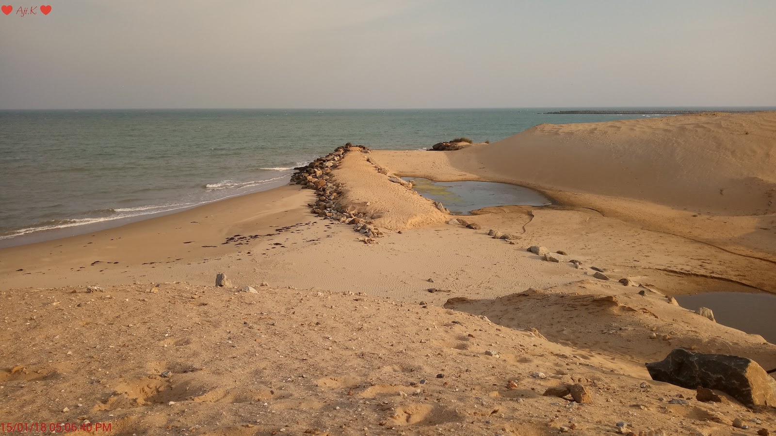 Foto de Thoppuvilai Beach com linha costeira longa e reta