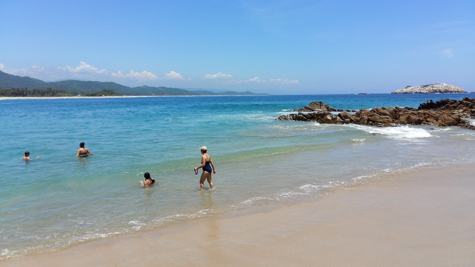 Playa Roca Blanca的照片 带有碧绿色纯水表面