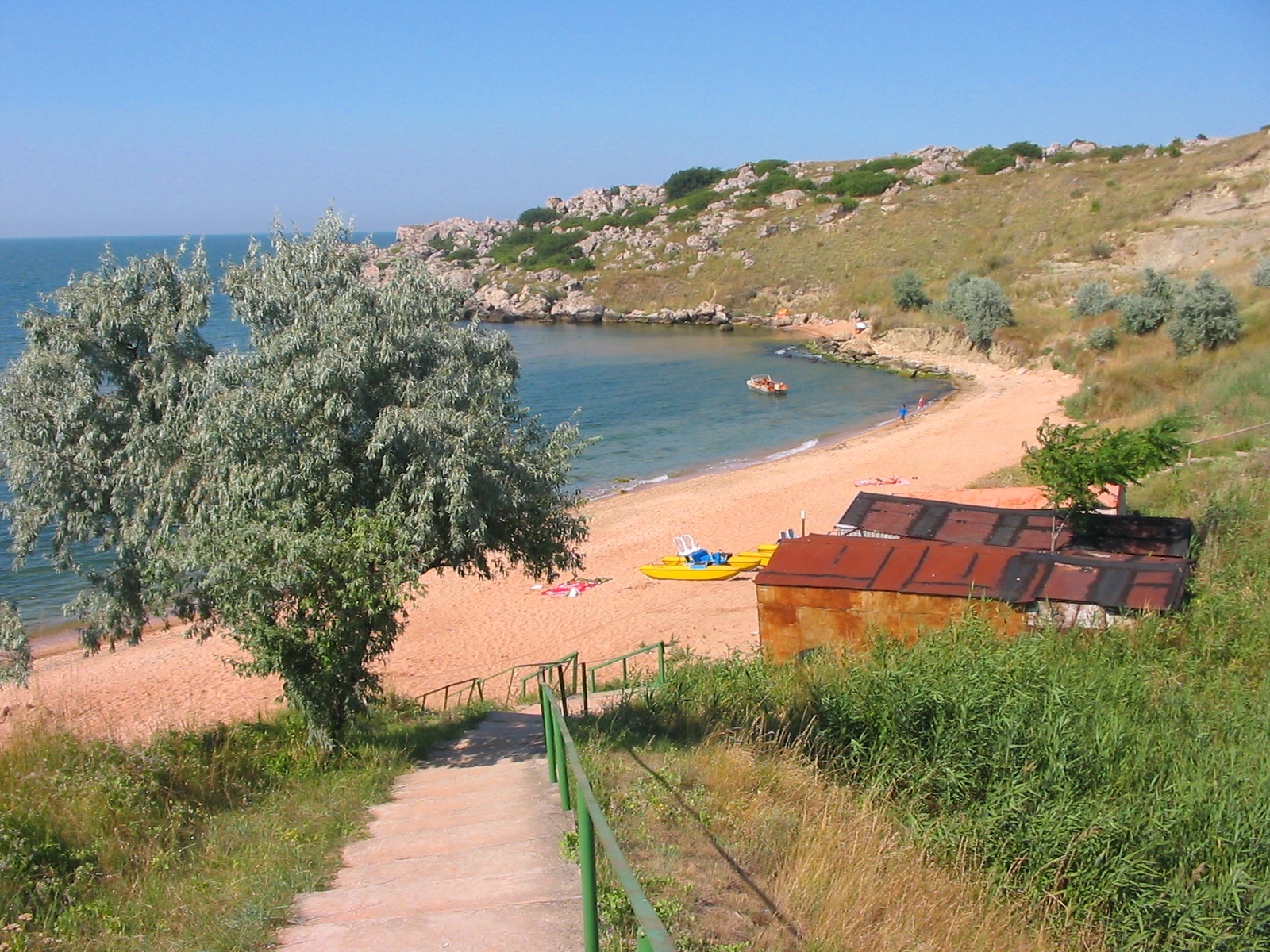 Foto di Volna beach con una superficie del sabbia beige