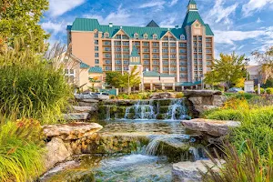 Chateau on the Lake Resort Spa & Convention Center image
