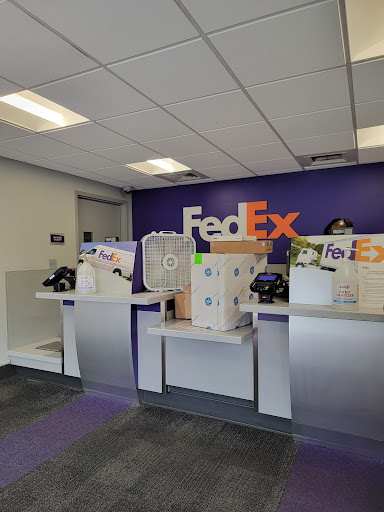 Shipping and Mailing Service «FedEx Ship Center», reviews and photos, 2298 Armory Dr, Murfreesboro, TN 37129, USA